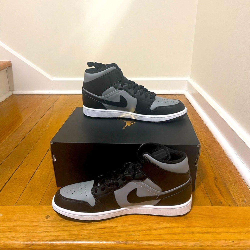 Air Jordan 1 mid shadow size 13